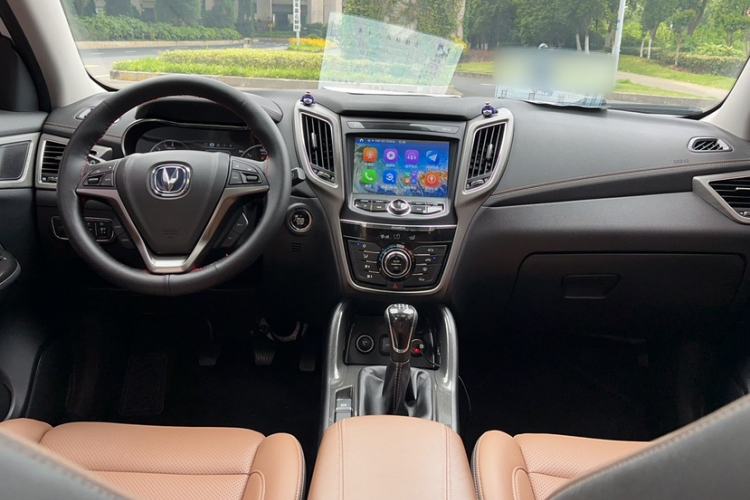 Used CHANGAN CS75 2017 Shangkui Edition 1.5T Manual Fengxiang Model Interior 3