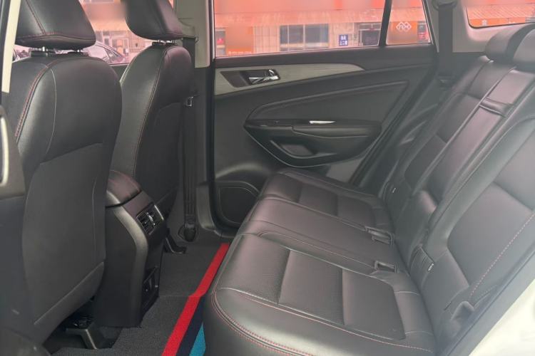 Used CHANGAN CS75 2017 Shangkui Edition 1.5T Manual Fengxiang Model Interior 3