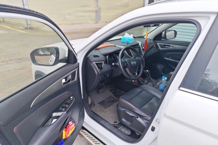 Used CHANGAN CS75 2017 Shangkui Edition 1.5T Automatic Fengxiang Model Interior 3