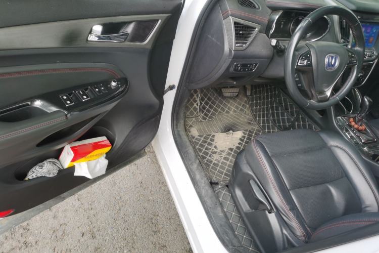 Used CHANGAN CS75 2017 Shangkui Edition 1.5T Automatic Fengxiang Model Interior 3