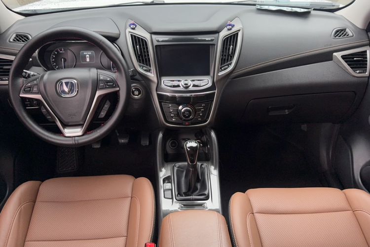 Used CHANGAN CS75 2017 Shangkui Edition 1.5T Manual Fengxiang Model Interior 3