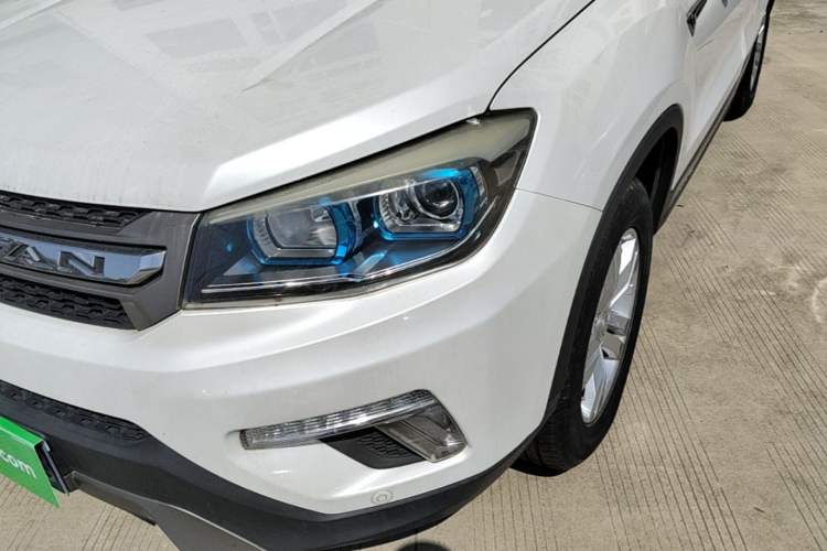 Used CHANGAN CS75 2017 Shangkui Edition 1.5T Automatic Fengyue Model Left Front Headlight