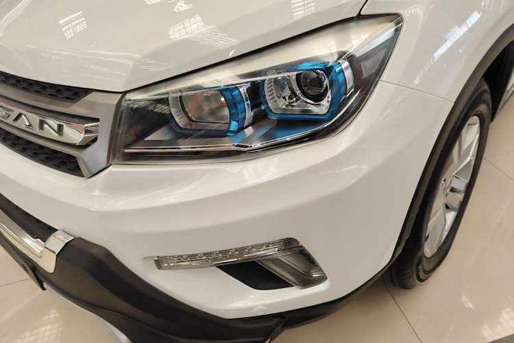 Used CHANGAN CS75 2017 Shangkui Edition 1.5T Automatic Fengxiang Model Left Front Headlight