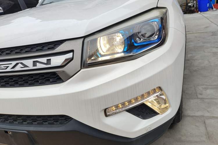 Used CHANGAN CS75 2017 Shangkui Edition 1.5T Automatic Fengyue Model Left Front Headlight