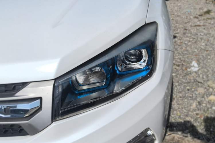 Used CHANGAN CS75 2017 Shangkui Edition 1.5T Automatic Fengxiang Model Left Front Headlight