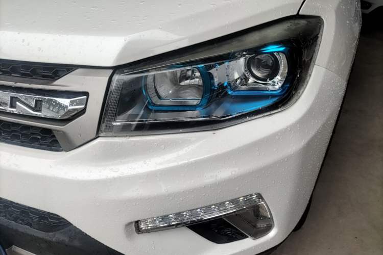 Used CHANGAN CS75 2017 Shangkui Edition 1.5T Manual Fengxiang Model Left Front Headlight