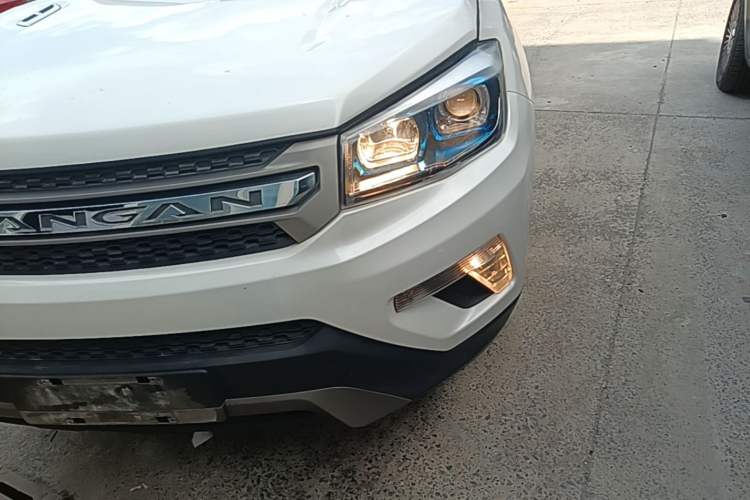 Used CHANGAN CS75 2017 Shangkui Edition 1.5T Manual Enjoyment Model Left Front Headlight