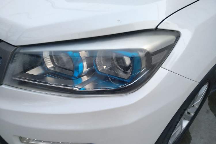 Used CHANGAN CS75 2017 Shangkui Edition 1.5T Automatic Fengyue Model Left Front Headlight