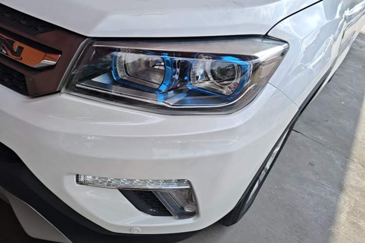 Used CHANGAN CS75 2017 Shangkui Edition 1.5T Automatic Fengyue Model Left Front Headlight