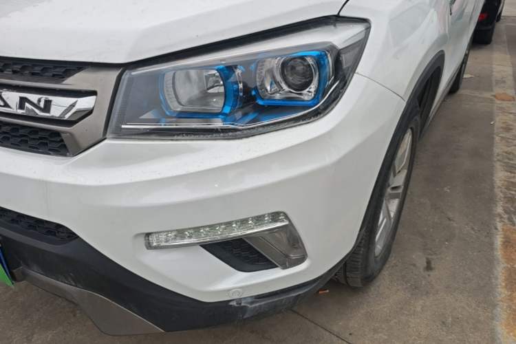Used CHANGAN CS75 2017 Shangkui Edition 1.5T Automatic Fengxiang Model Left Front Headlight