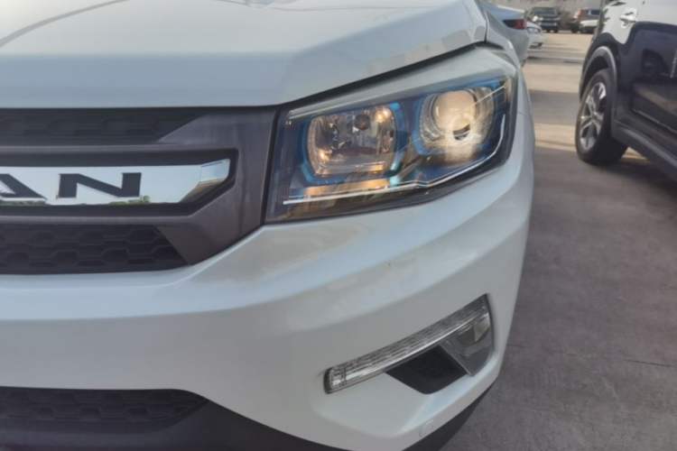 Used CHANGAN CS75 2017 Shangku Edition 1.5T Manual ZhiXiang Model Left Front Headlight