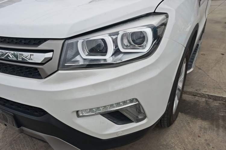 Used CHANGAN CS75 2017 Shangkui Edition 1.5T Automatic Fengxiang Model Left Front Headlight