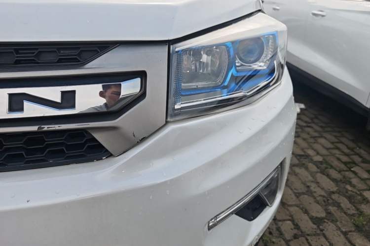 Used CHANGAN CS75 2017 Shangkui Edition 1.5T Automatic Fengxiang Model Left Front Headlight