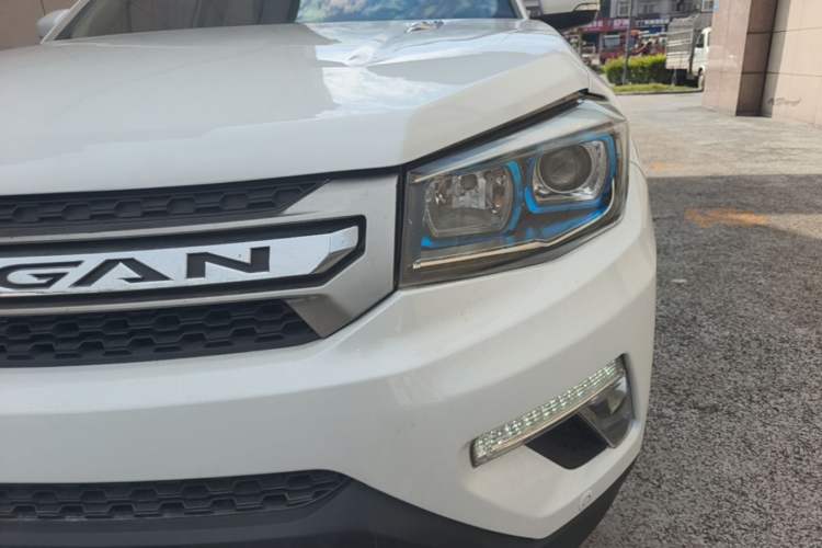 Used CHANGAN CS75 2017 Shangkui Edition 1.5T Automatic Fengxiang Model Left Front Headlight