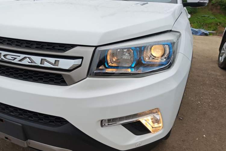 Used CHANGAN CS75 2017 Shangkui Edition 1.5T Automatic Fengyue Model Left Front Headlight