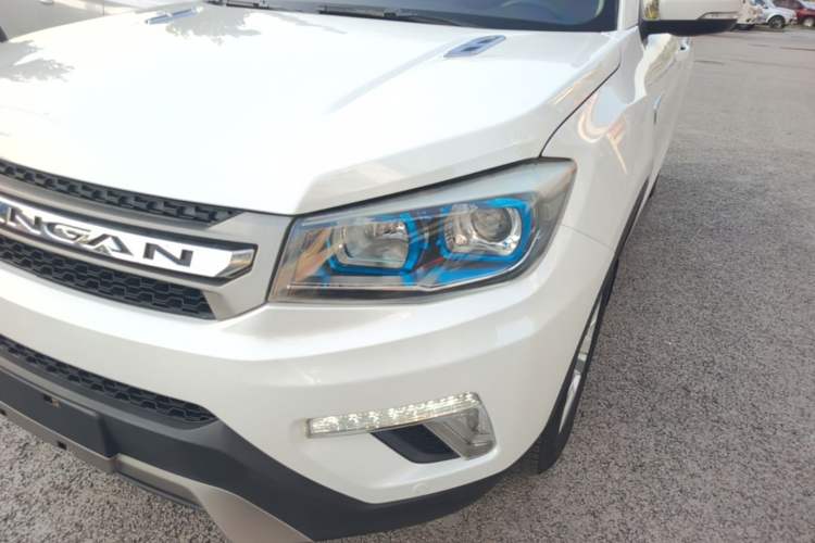 Used CHANGAN CS75 2017 Shangku Edition 1.5T Manual ZhiXiang Model Left Front Headlight