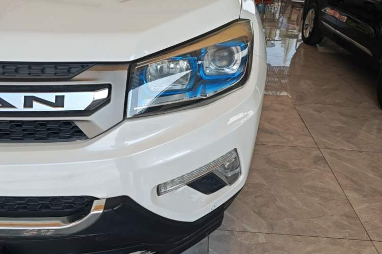 Used CHANGAN CS75 2017 Shangkui Edition 1.5T Automatic Fengyue Model Left Front Headlight