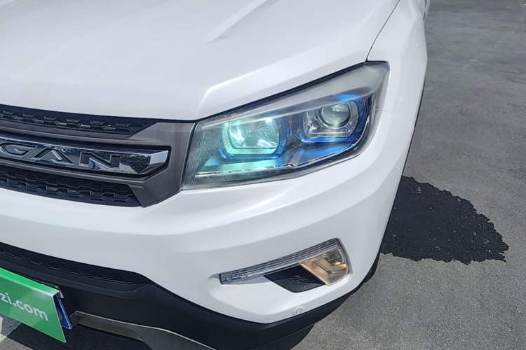 Used CHANGAN CS75 2017 Shangkui Edition 1.5T Automatic Fengxiang Model Left Front Headlight