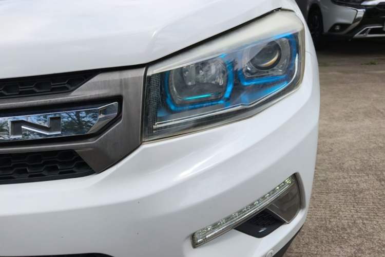 Used CHANGAN CS75 2017 Shangkui Edition 1.5T Automatic Fengxiang Model Left Front Headlight