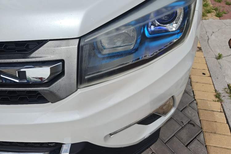 Used CHANGAN CS75 2017 Shangkui Edition 1.5T Automatic Fengxiang Model Left Front Headlight