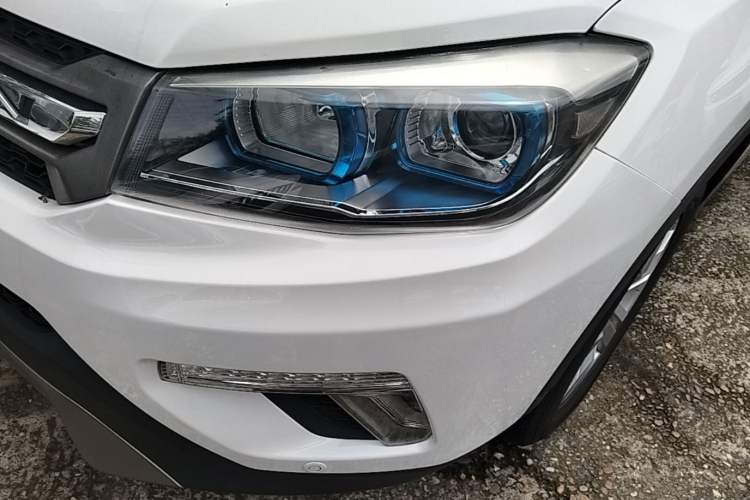 Used CHANGAN CS75 2017 Shangkui Edition 1.5T Automatic Fengxiang Model Left Front Headlight