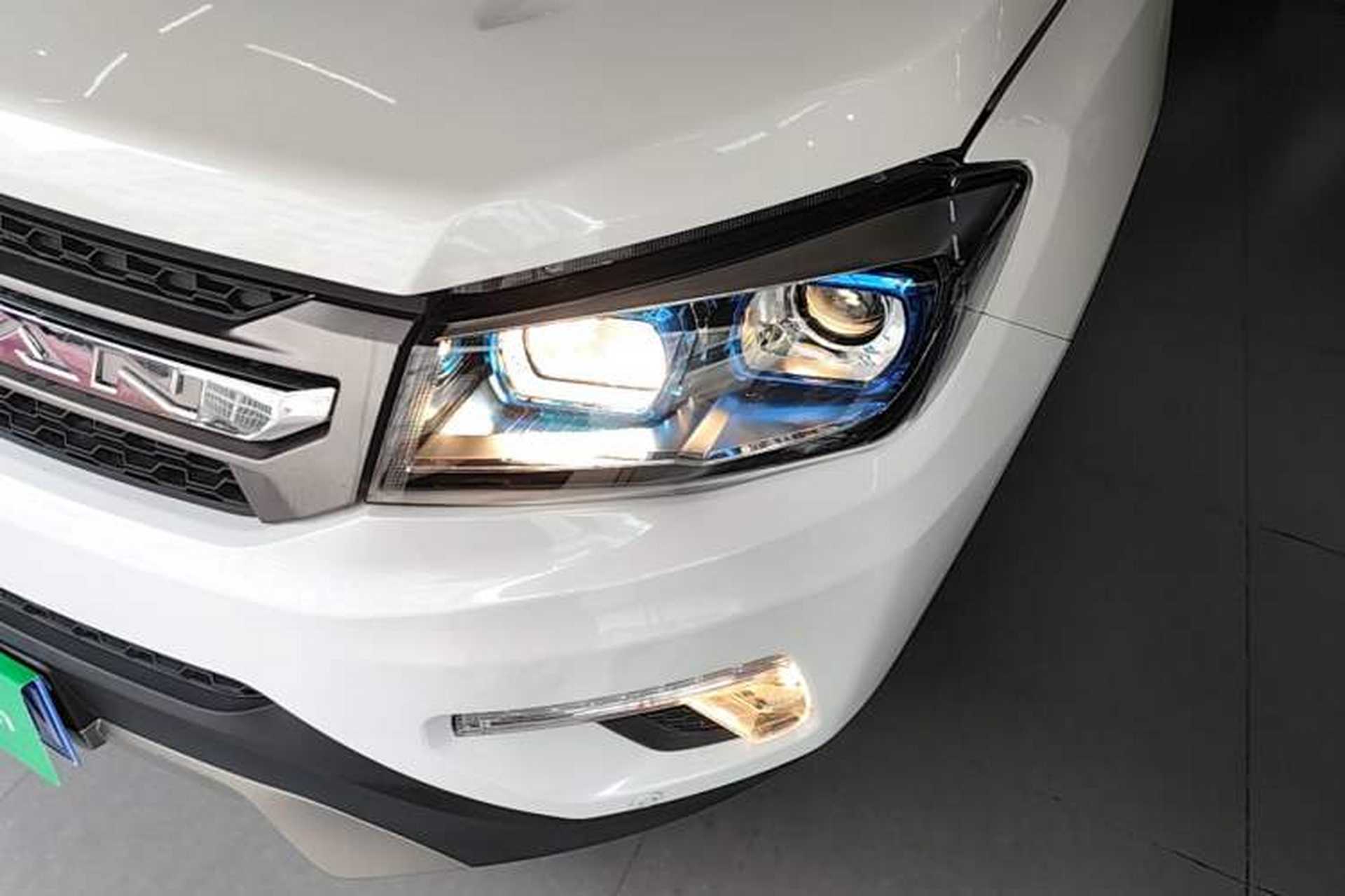 Used CHANGAN CS75 2017 Shangkui Edition 1.5T Automatic Fengxiang Model Left Front Headlight