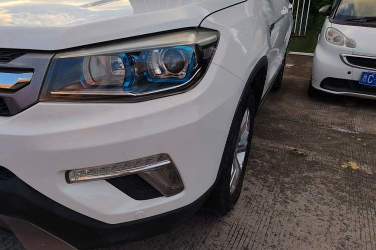 Used CHANGAN CS75 2017 Shangkui Edition 1.5T Automatic Fengxiang Model Left Front Headlight