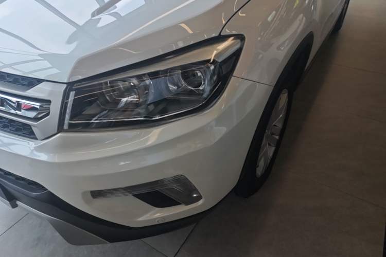 Used CHANGAN CS75 2017 Shangkui Edition 1.5T Automatic Sharp Model Left Front Headlight