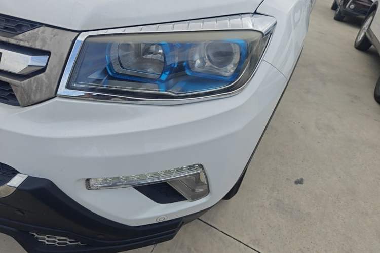 Used CHANGAN CS75 2017 Shangkui Edition 1.5T Automatic Fengxiang Model Left Front Headlight