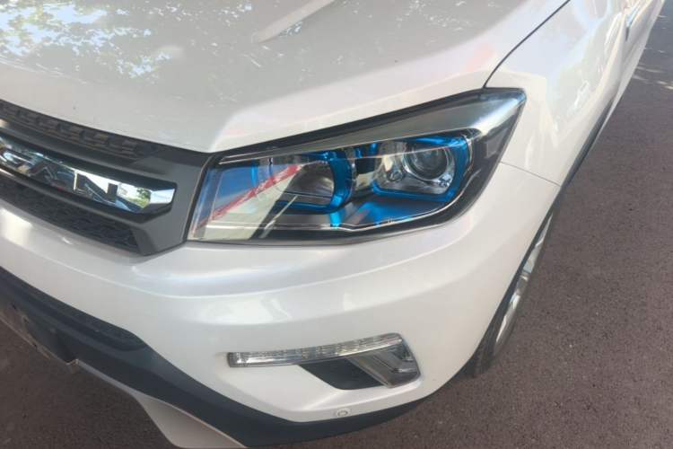 Used CHANGAN CS75 2017 Shangkui Edition 1.5T Automatic Fengyue Model Left Front Headlight