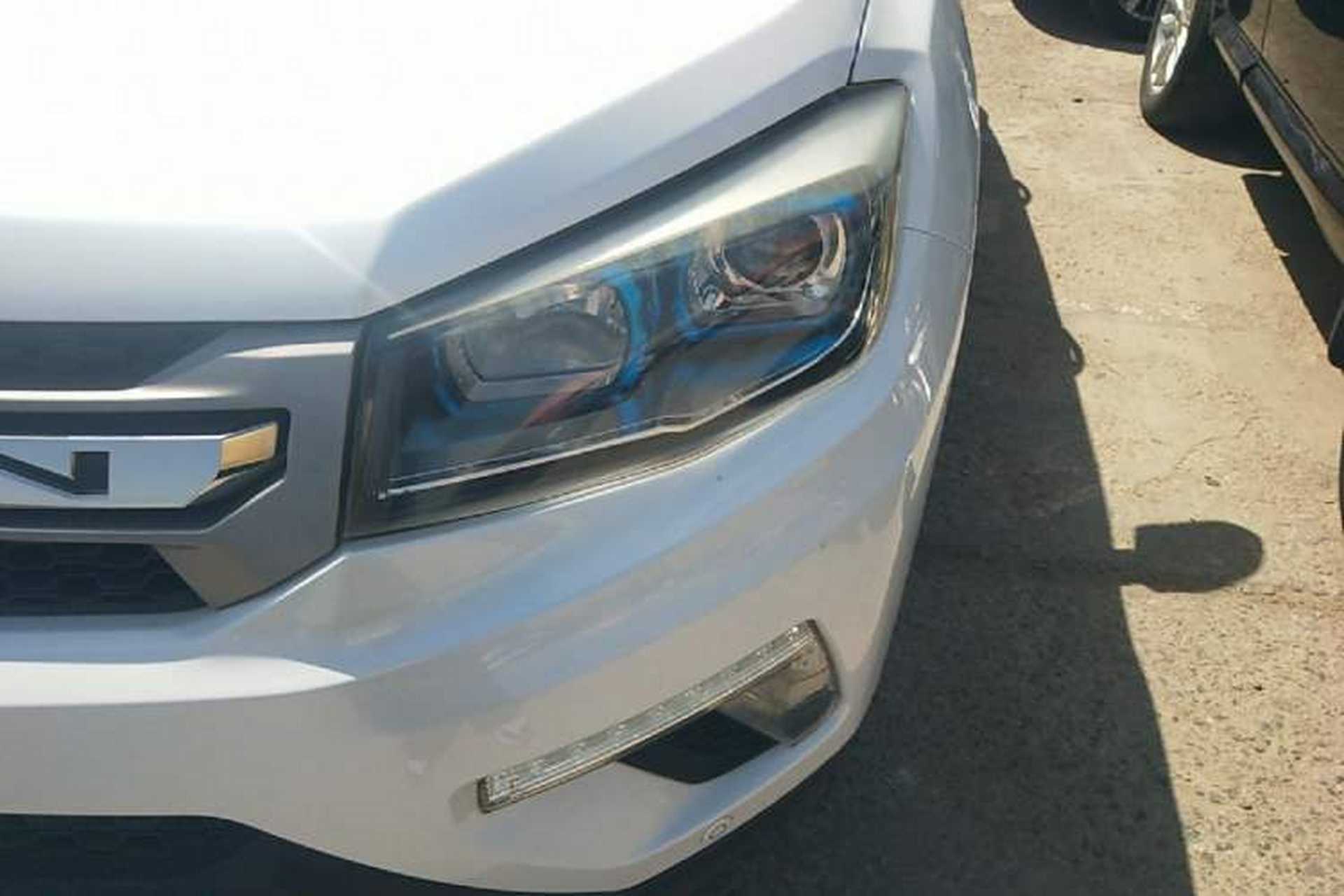 Used CHANGAN CS75 2017 Shangkui Edition 1.5T Automatic Fengyue Model Left Front Headlight