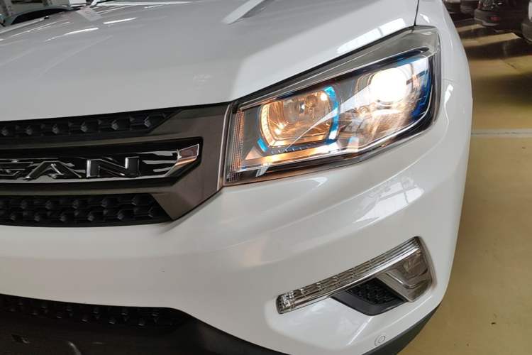 Used CHANGAN CS75 2017 Shangkui Edition 1.5T Automatic Fengxiang Model Left Front Headlight