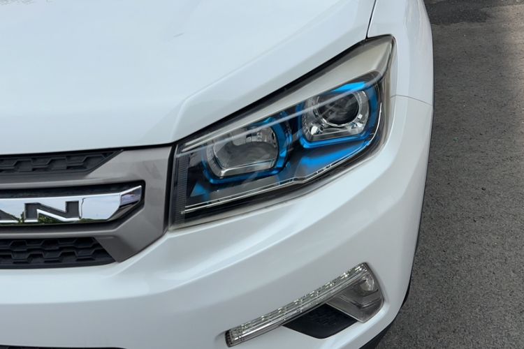Used CHANGAN CS75 2017 Shangkui Edition 1.5T Manual Fengxiang Model Left Front Headlight
