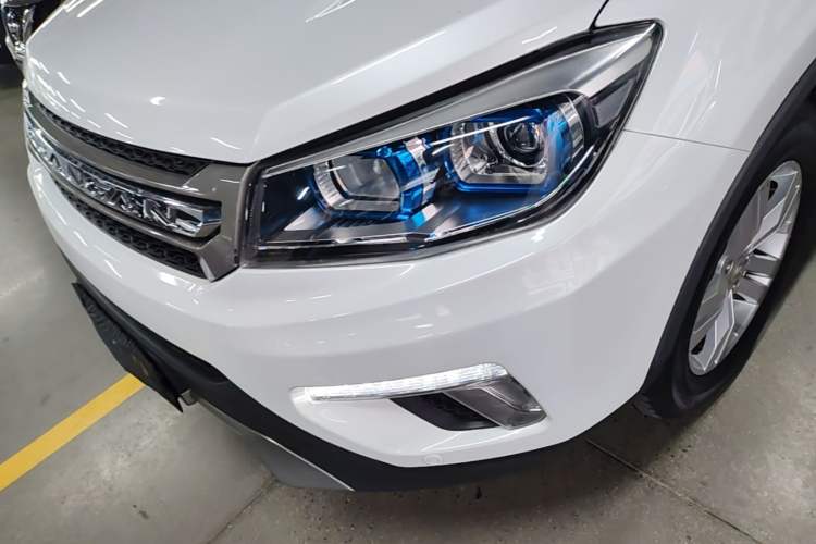 Used CHANGAN CS75 2017 Shangkui Edition 1.5T Automatic Fengxiang Model Left Front Headlight