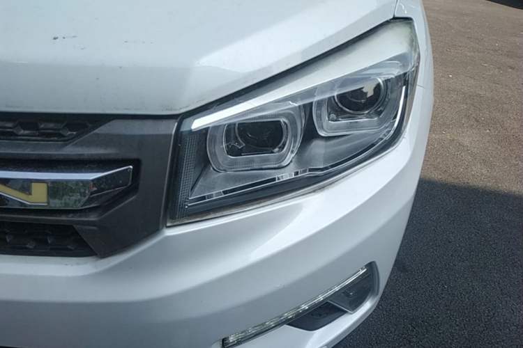 Used CHANGAN CS75 2017 Shangkui Edition 1.5T Automatic Fengxiang Model Left Front Headlight
