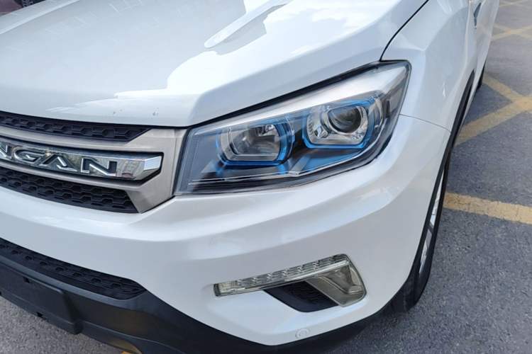 Used CHANGAN CS75 2017 Shangkui Edition 1.5T Manual Fengxiang Model Left Front Headlight