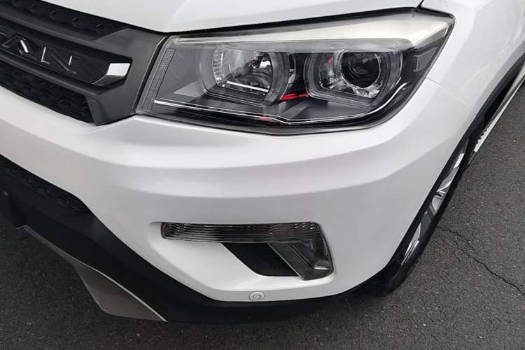 Used CHANGAN CS75 2017 Shangkui Edition 1.5T Automatic Sharp Model Left Front Headlight