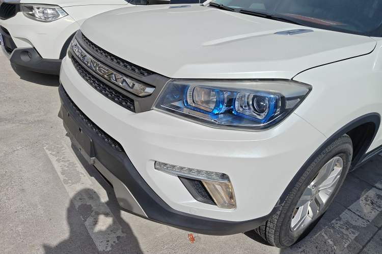 Used CHANGAN CS75 2017 Shangku Edition 1.5T Manual ZhiXiang Model Left Front Headlight