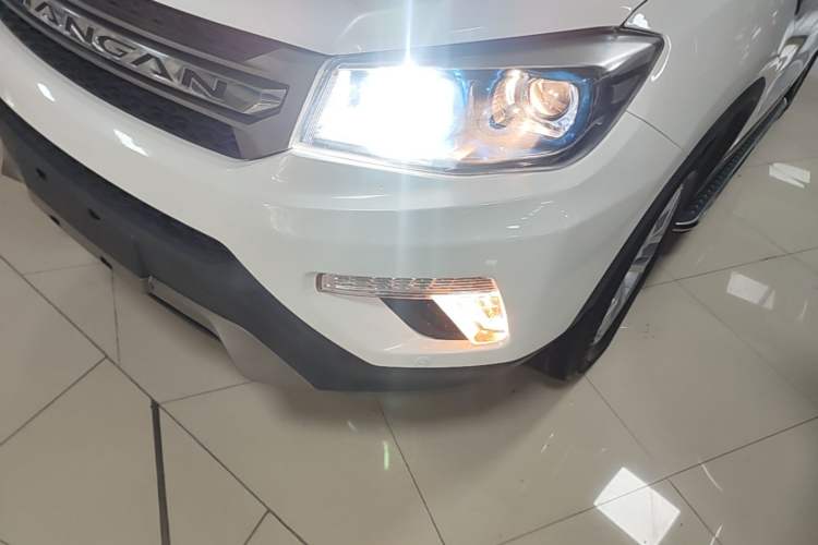 Used CHANGAN CS75 2017 Shangkui Edition 1.5T Manual Fengxiang Model Left Front Headlight
