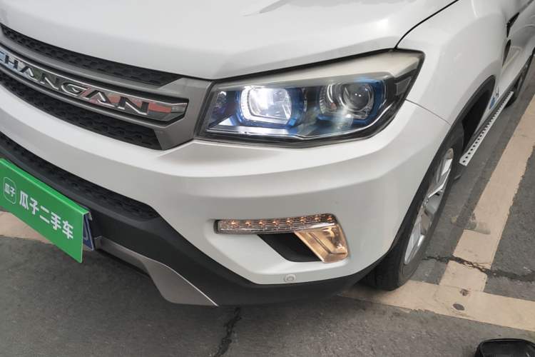 Used CHANGAN CS75 2017 Shangkui Edition 1.5T Automatic Fengxiang Model Left Front Headlight