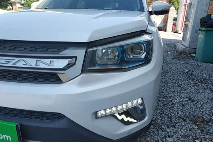 Used CHANGAN CS75 2017 Shangku Edition 1.5T Manual ZhiXiang Model Left Front Headlight