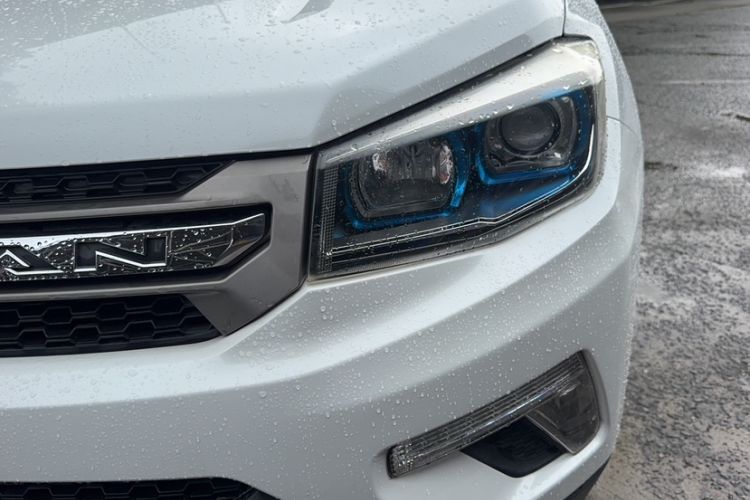 Used CHANGAN CS75 2017 Shangkui Edition 1.5T Manual Fengxiang Model Left Front Headlight
