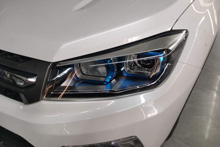 Used CHANGAN CS75 2017 Shangkui Edition 1.5T Automatic Fengxiang Model Left Front Headlight