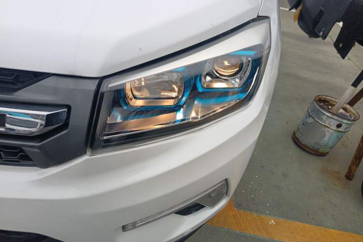 Used CHANGAN CS75 2017 Shangkui Edition 1.5T Automatic Fengxiang Model Left Front Headlight
