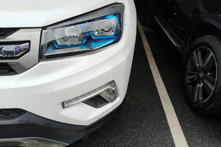 Used CHANGAN CS75 2017 Shangkui Edition 1.5T Automatic Fengxiang Model Left Front Headlight