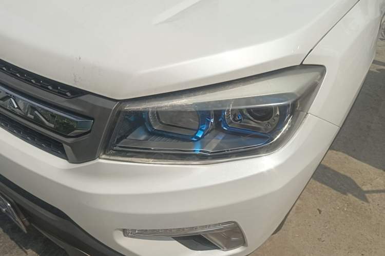 Used CHANGAN CS75 2017 Shangkui Edition 1.5T Automatic Fengxiang Model Left Front Headlight