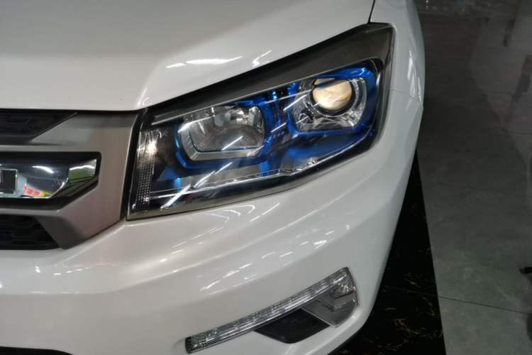 Used CHANGAN CS75 2017 Shangkui Edition 1.5T Automatic Fengxiang Model Left Front Headlight