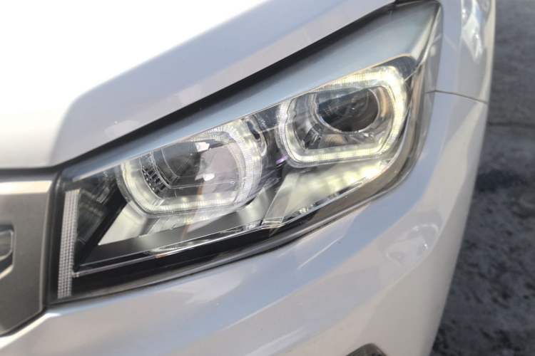 Used CHANGAN CS75 2017 Shangkui Edition 1.5T Automatic Sharp Model Left Front Headlight