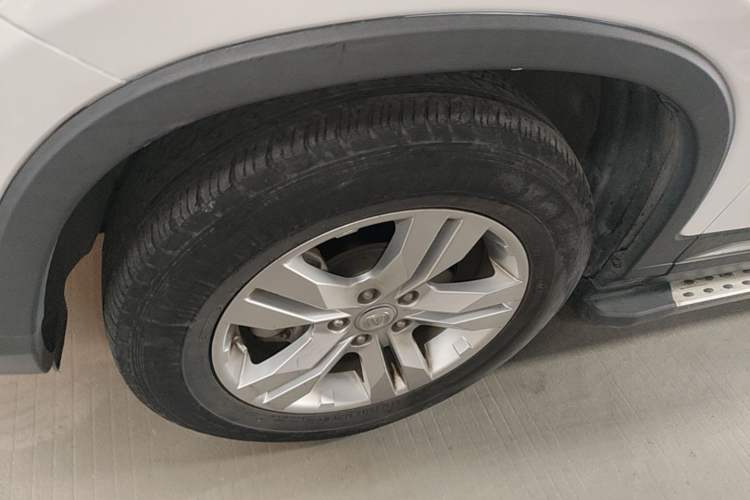 Used CHANGAN CS75 2017 Shangkui Edition 1.8T Automatic All-Wheel-Drive Elite Model Left Front Wheel Hub