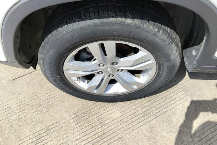 Used CHANGAN CS75 2017 Shangkui Edition 1.5T Automatic Fengyue Model Left Front Wheel Hub